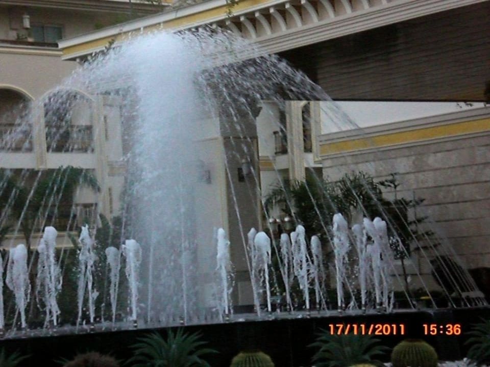 Springbrunnen vor dem Eingang Diamond Excellence Resort & Spa