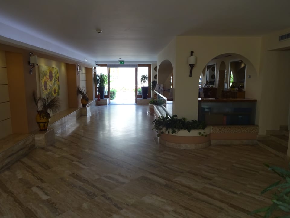 Lobby Tropis Hotel