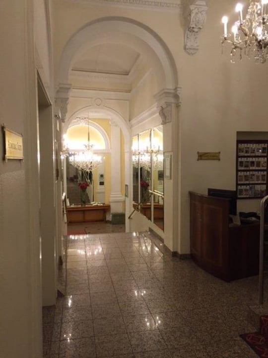 Eingangsbereich Hotel Kaiserhof Wien