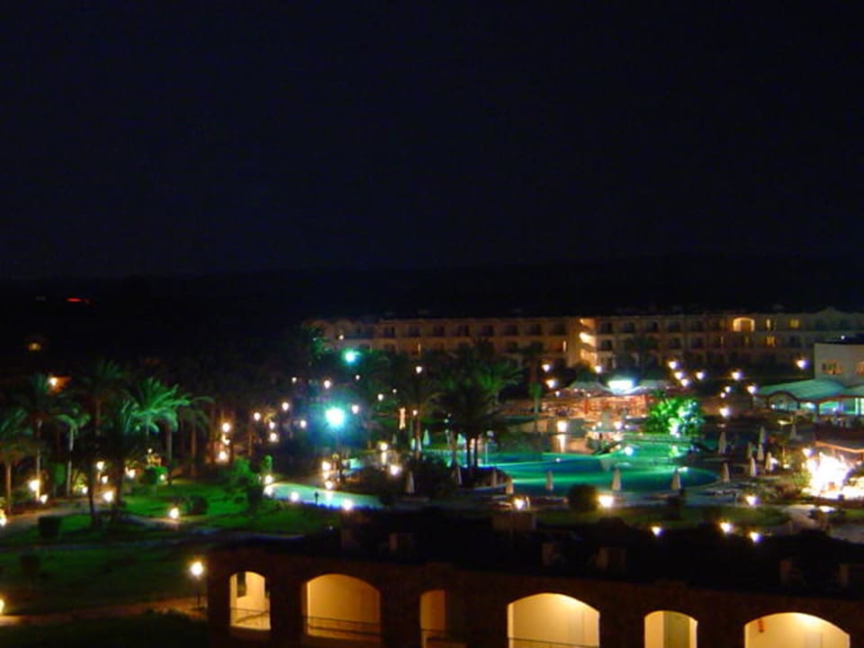 Nachtbild Brayka Bay Brayka Bay Resort