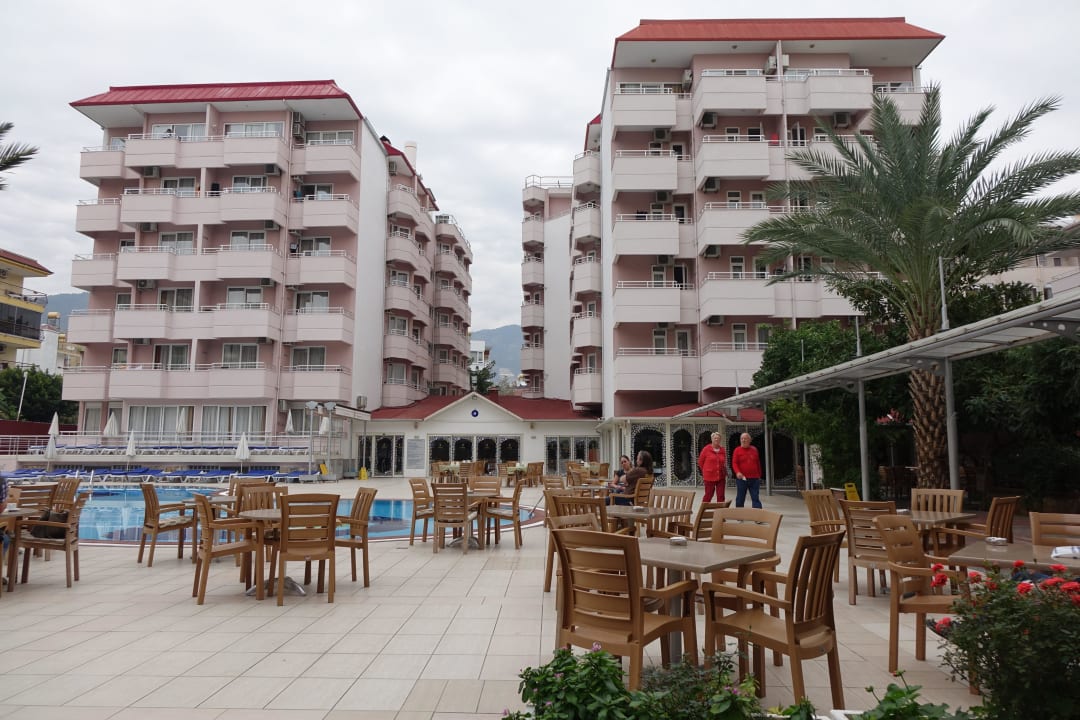 Sitzgruppe am Pool Hotel Kahya