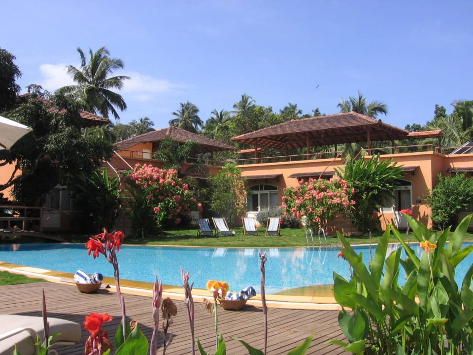 Swimming pool Hotel The Village Square