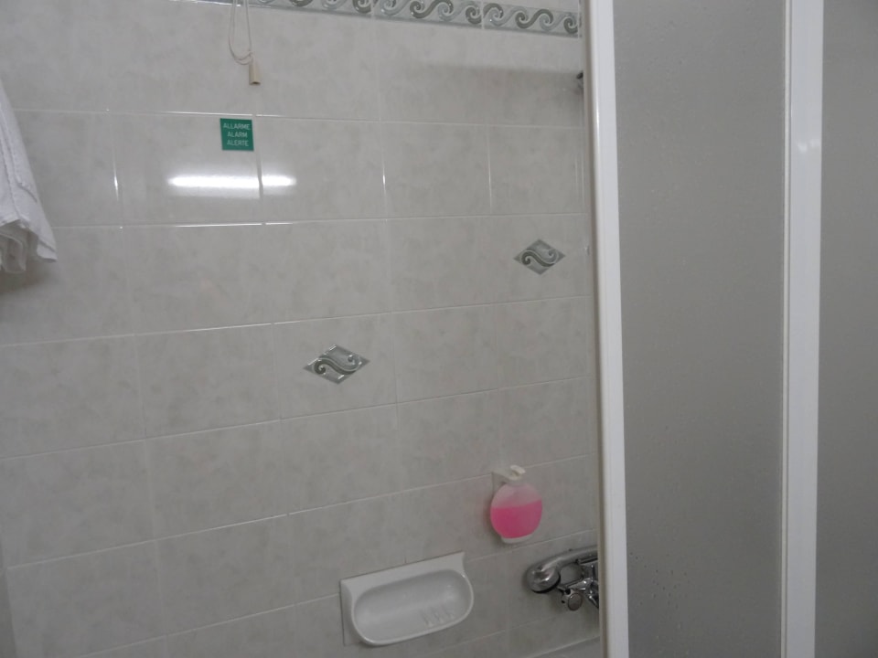 Dusche in Badewanne Hotel Astor