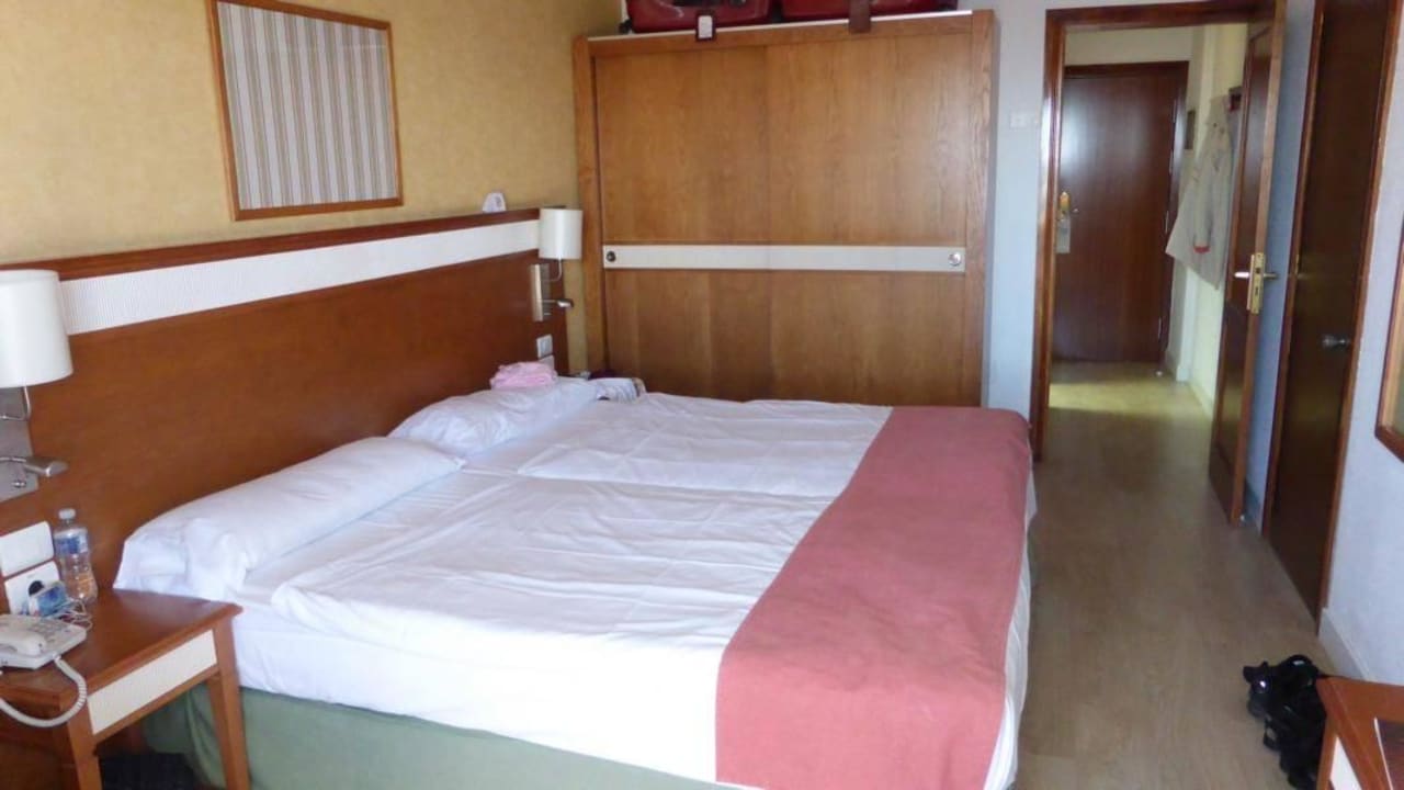 Sicht zum Eingang allsun Hotel Lucana