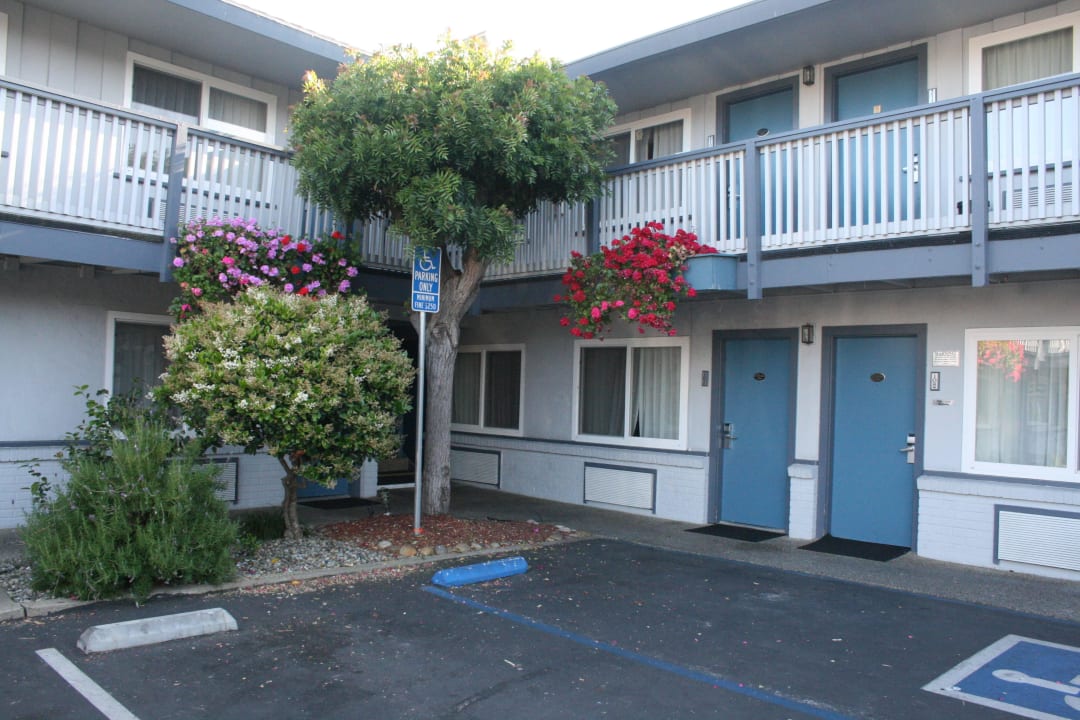 Außen Hotel Days Inn Monterey Downtown
