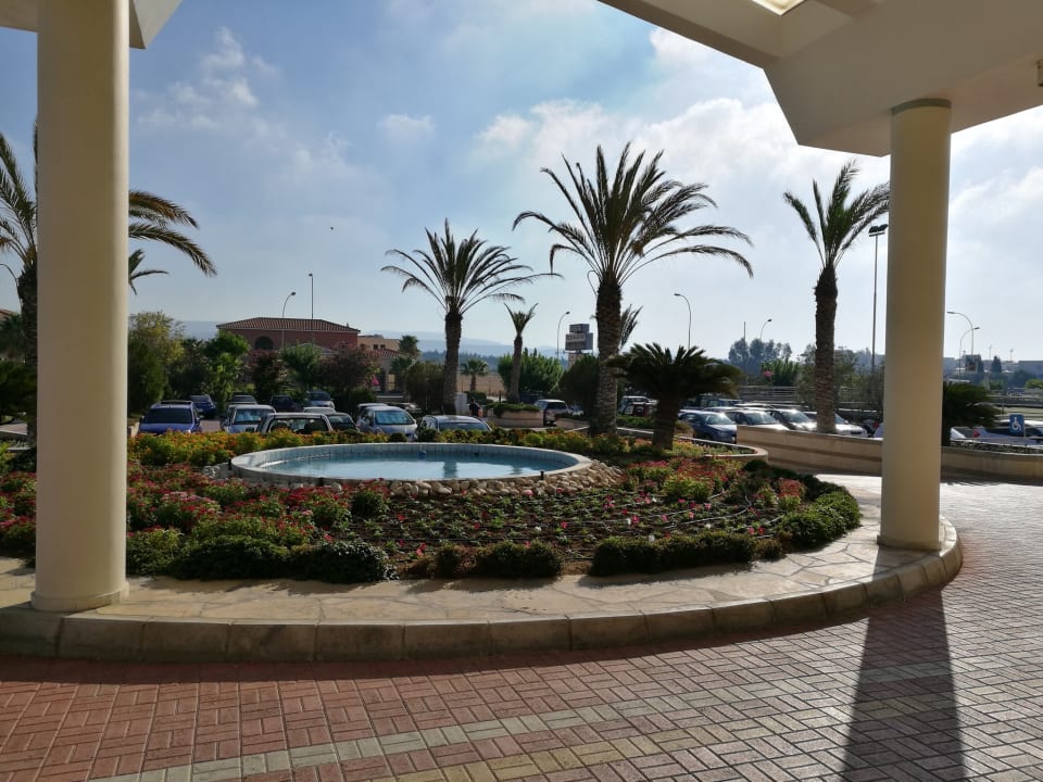 Außenansicht Constantinou Bros Athena Royal Beach Hotel