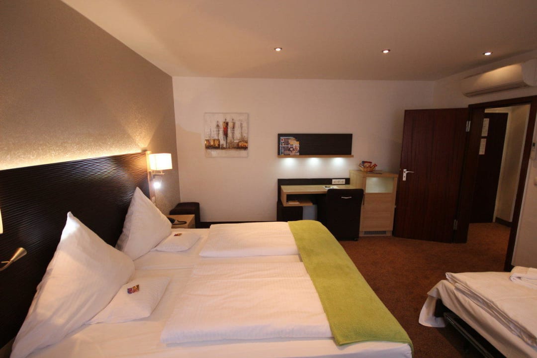 Schlafraum Zimmer 153 Ringhotel Loew's Merkur