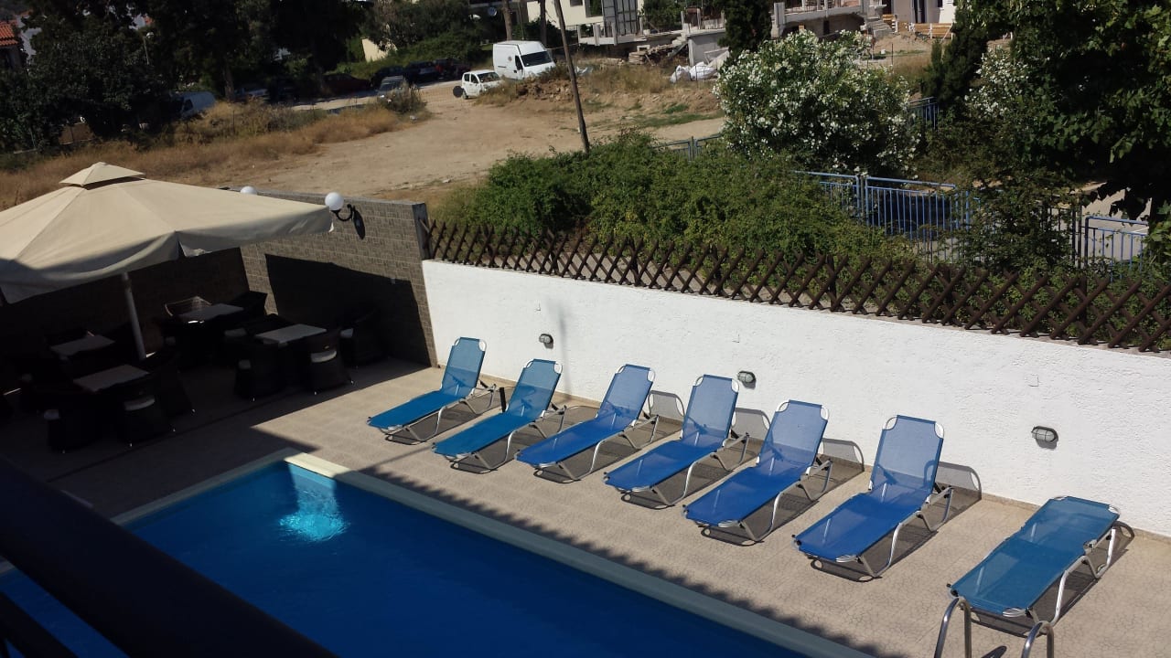 Blick von der Terrasse Richtung Pool Hotel Ifigenia