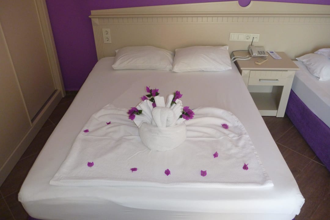 Kwiatki na pościeli Club Turtas Beach Hotel