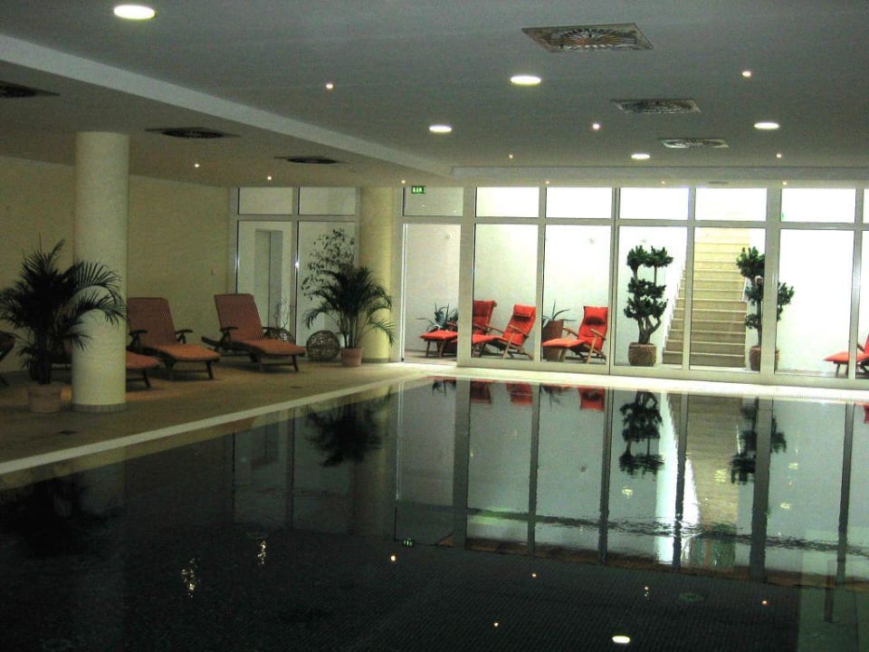 Schwimmhalle des "Vier Jahreszeiten" Hotel Vier Jahreszeiten Kühlungsborn