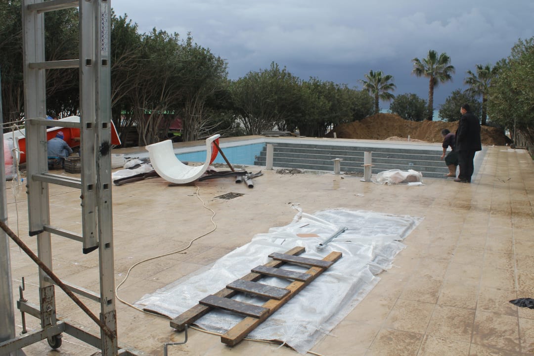 Eine neue Rutsche für Kinder wird gebaut. Seher Kumköy Star Resort & Spa