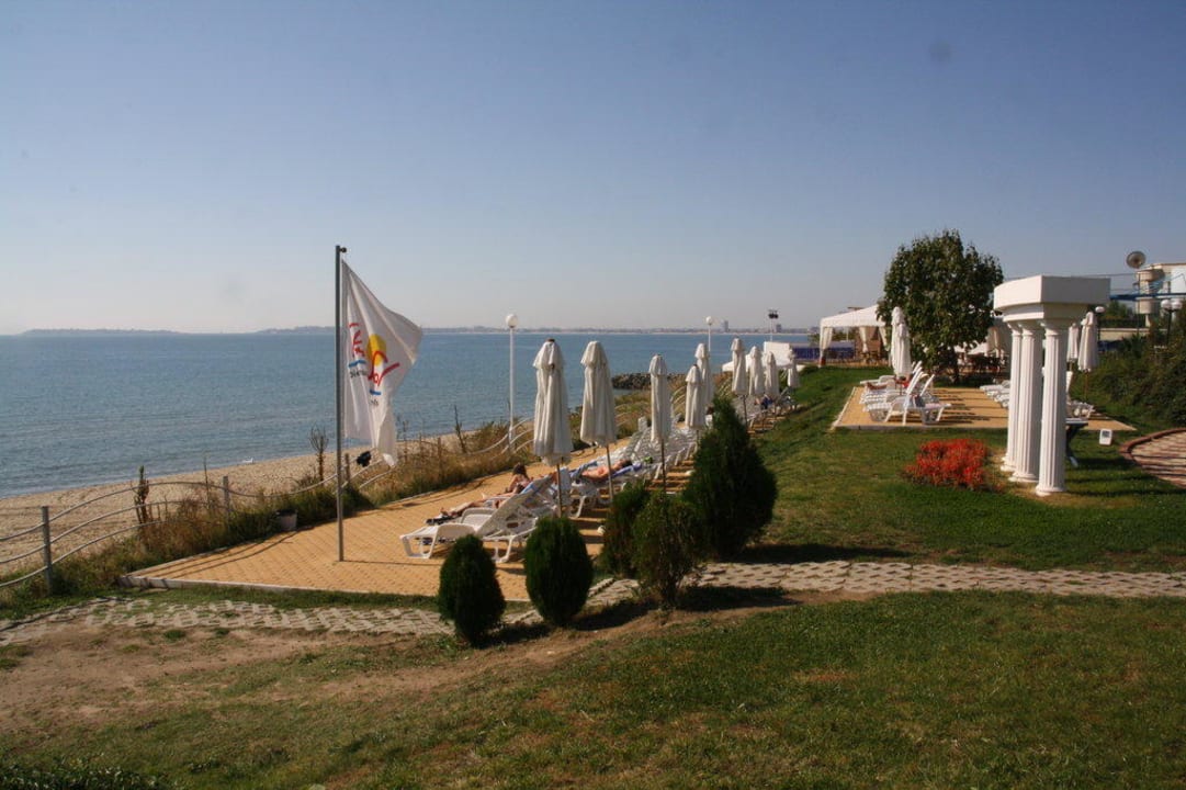 Unterer Poolbereich und Strand Hotel Sineva Beach