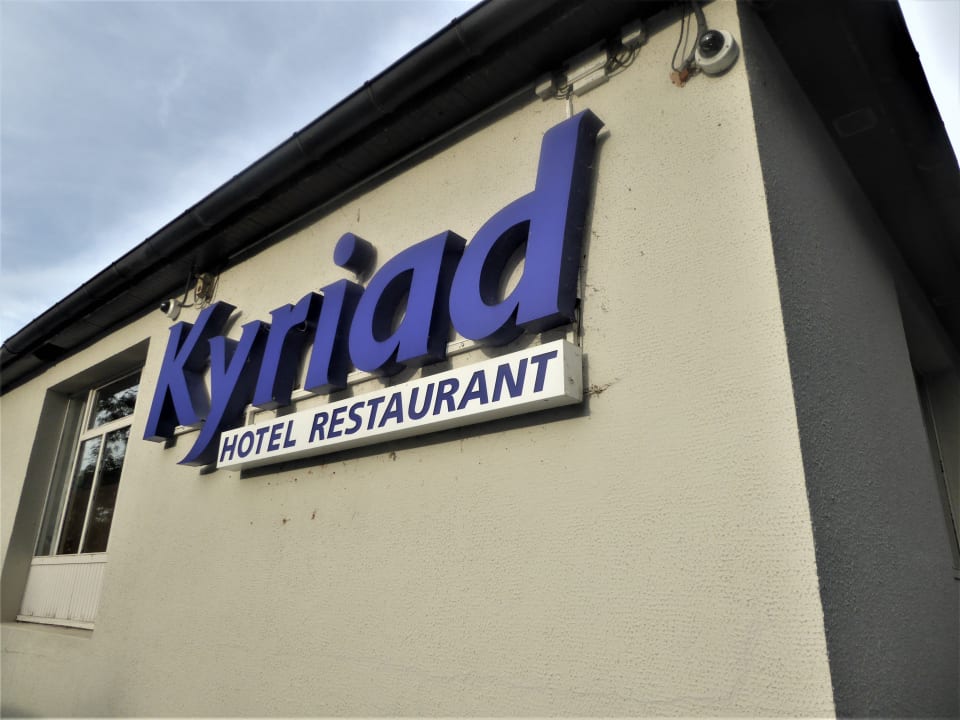 Außenansicht Hotel Kyriad Chantilly