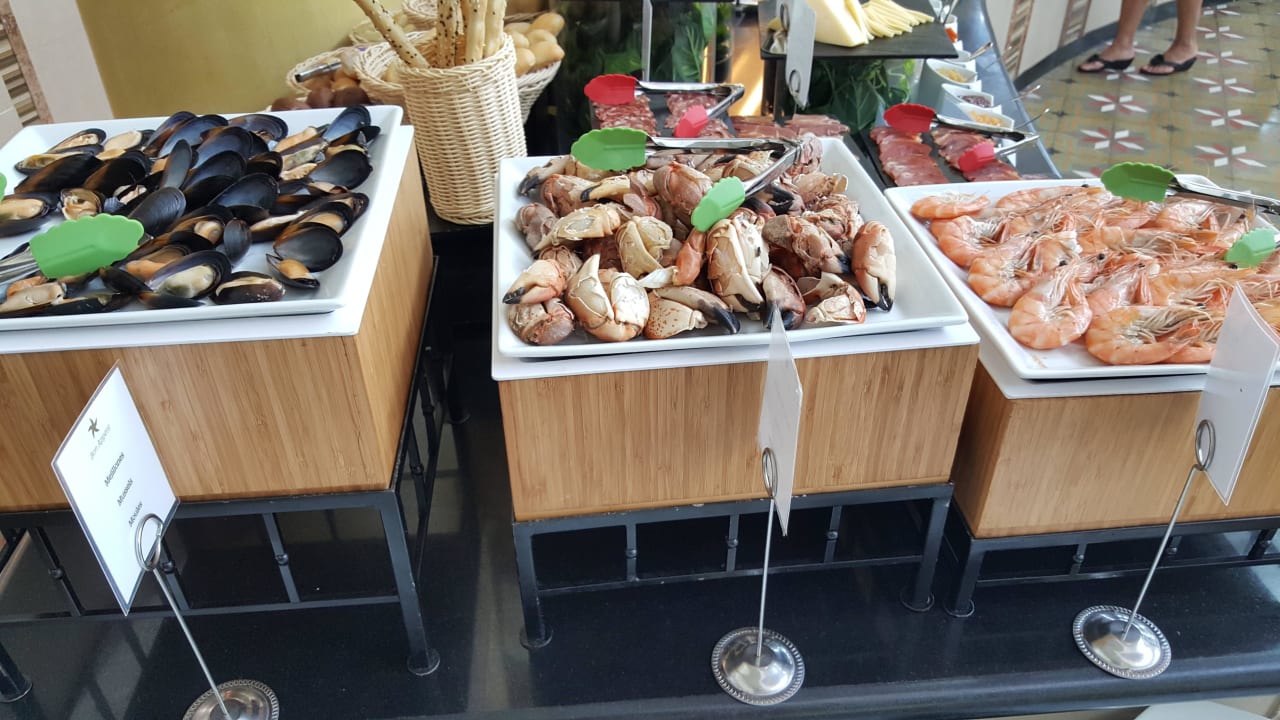 Auswahl beim Mittagessen JOIA Paraiso by Iberostar