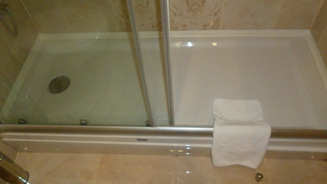 ^Dusche VONRESORT Golden Coast