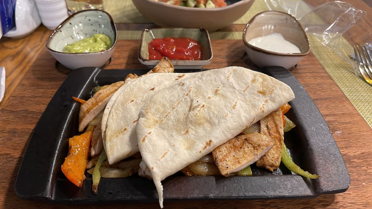 Gastro Acanthus Cennet Barut Collection