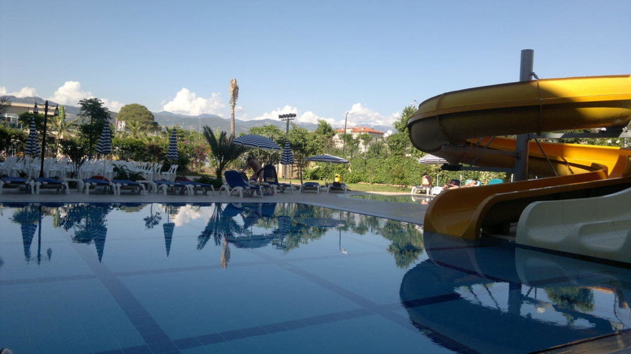 Basen popołudniowa porą Telatiye Resort
