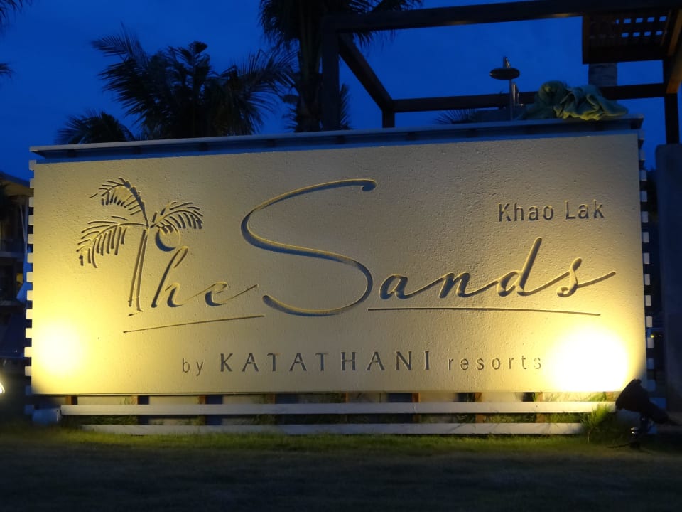 Eingang gegen Hauptstrasse The Sands Khao Lak by Katathani