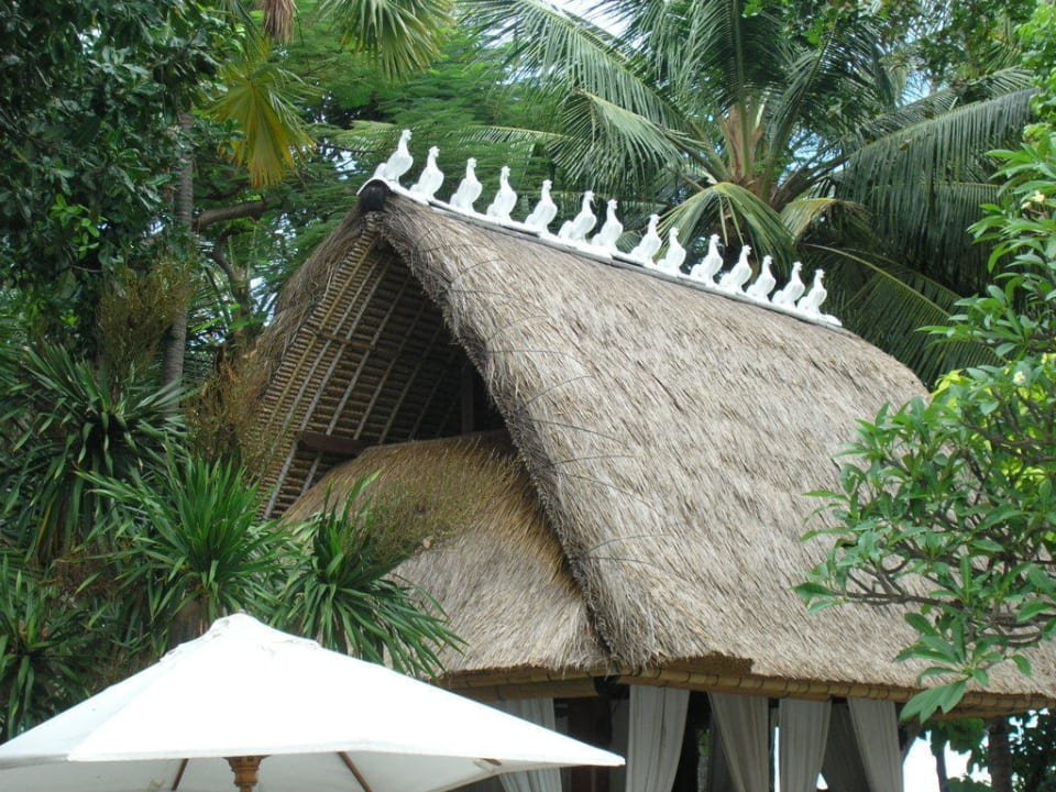 Dach vom Massagepavillon Puri Santrian