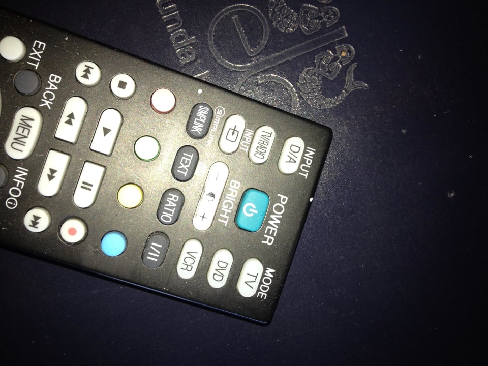 Wie kommt die Farbe auf die Fernbedieung Elounda Bay Palace Hotel