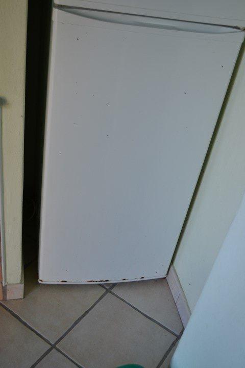 Roestige oude koelkast Villa Torre delle Viole