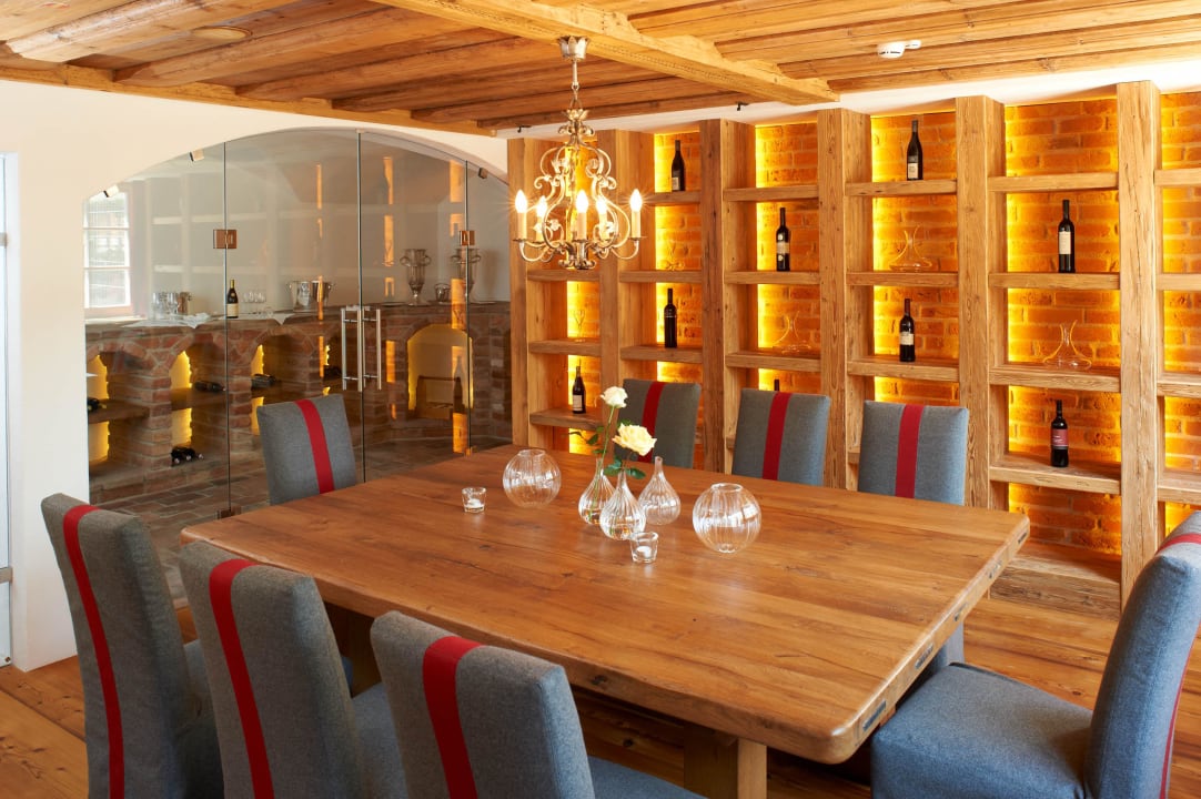 Rotweinkeller & Vinothek im Sporthotel Achental Das Achental Resort