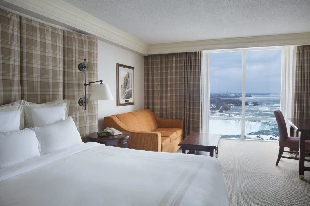 Fallsview King Guestroom Niagara Falls Marriott On The Falls Hotel