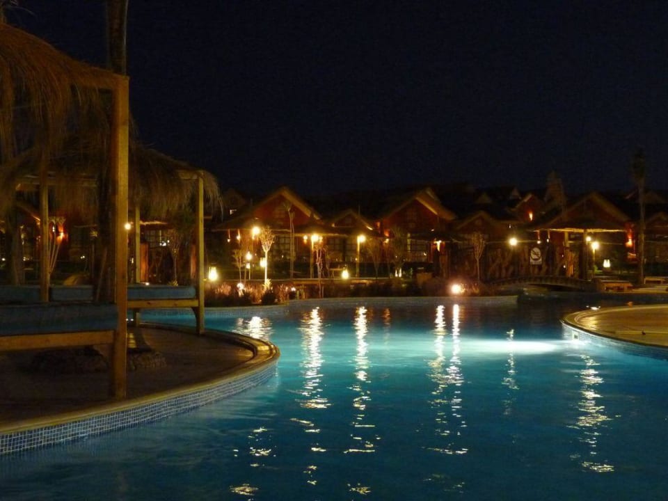 Active-Pool am Abend Pickalbatros Jungle Aqua Park Resort - Neverland Hurghada
