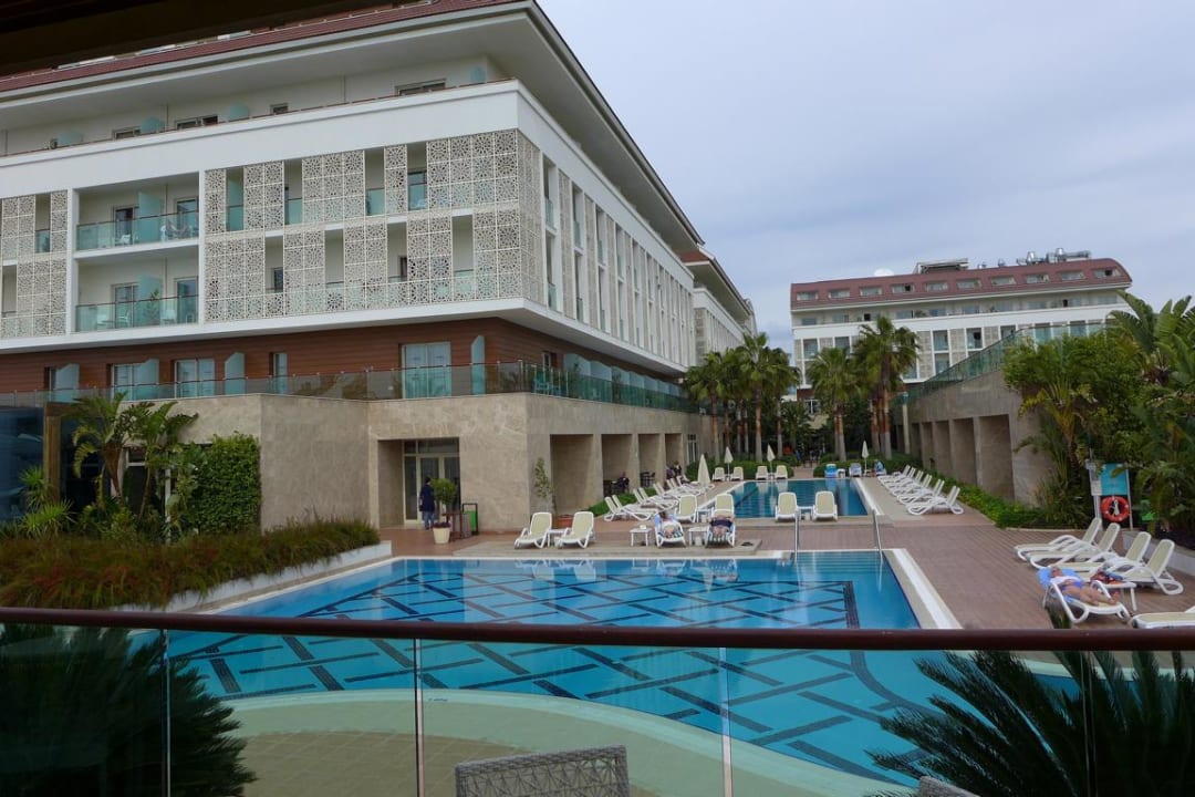 Übersicht vom Pool ausgesehen Sentido Trendy Verbena Beach