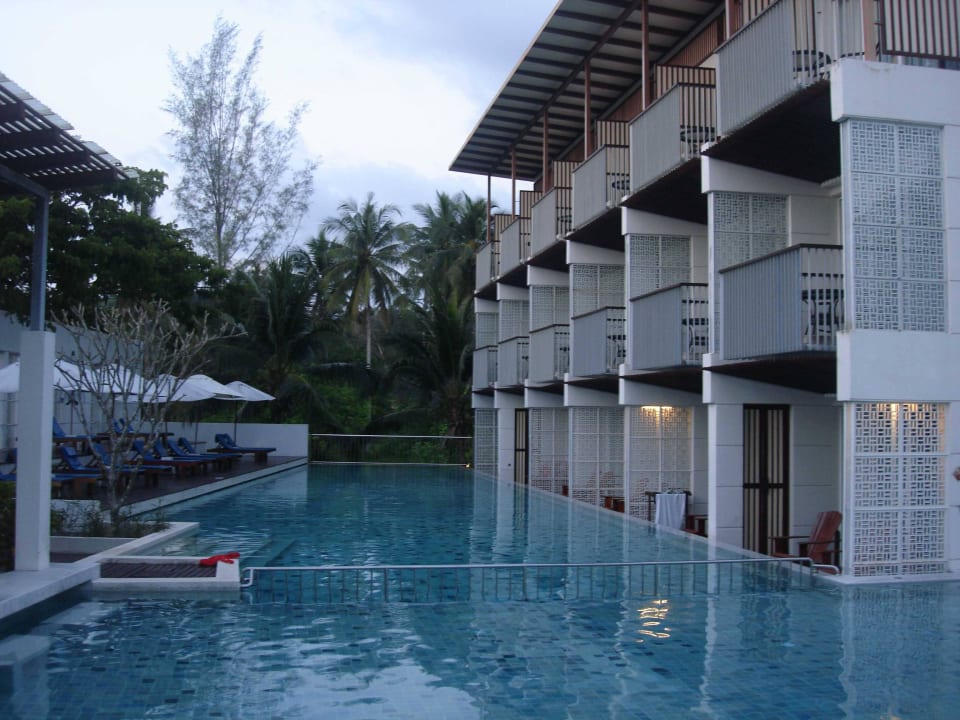 Pool beim Neubau The Briza Beach Resort Khaolak