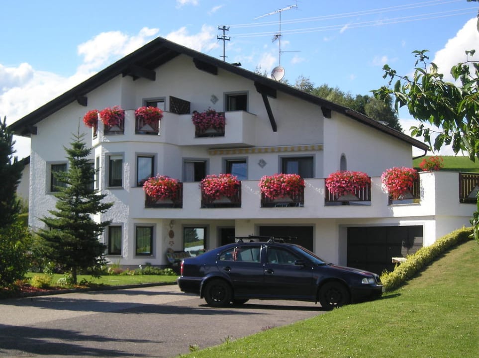 Hausfoto Pension Pfoser