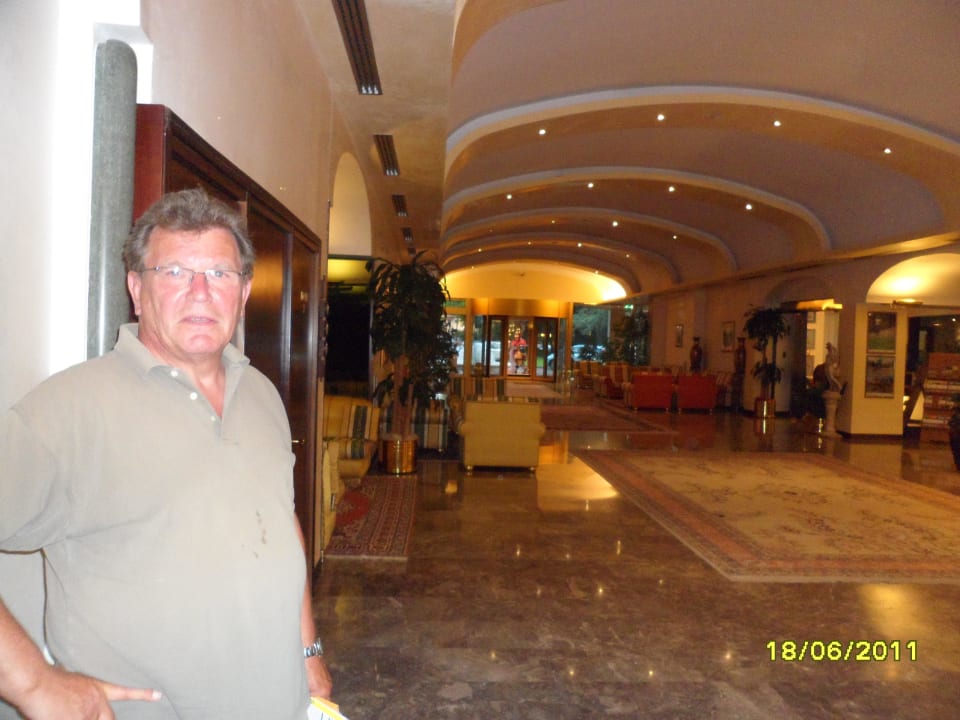 Rainer in der Lobby Grand Hotel Terme