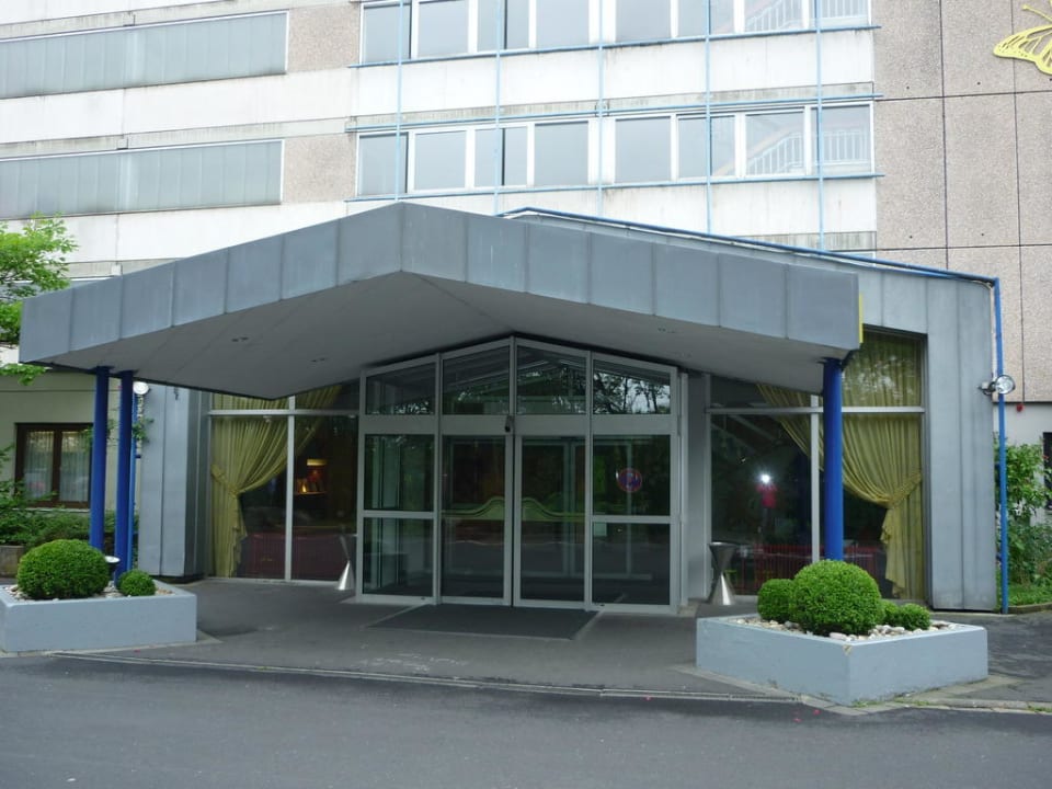 Eingang Hotel Sonnenhügel