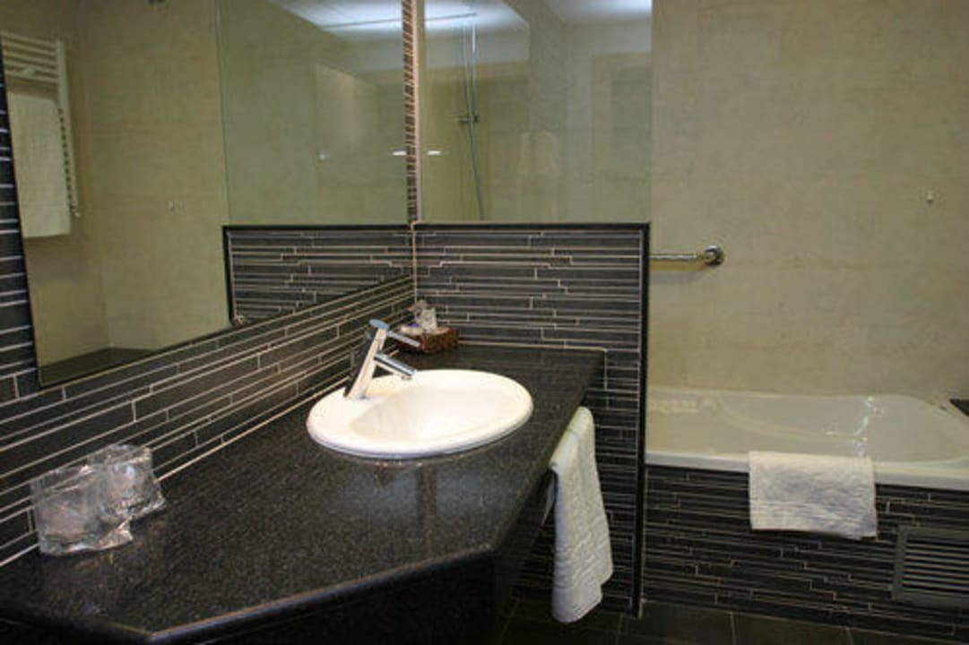 Baño de habitación doble estándar Hotel Vila De Muro