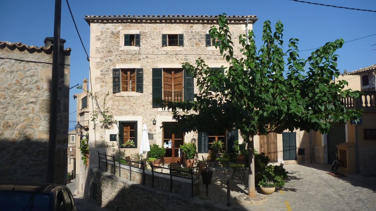 Das kleine Hotel Nord mit Eingang Hotel Nord