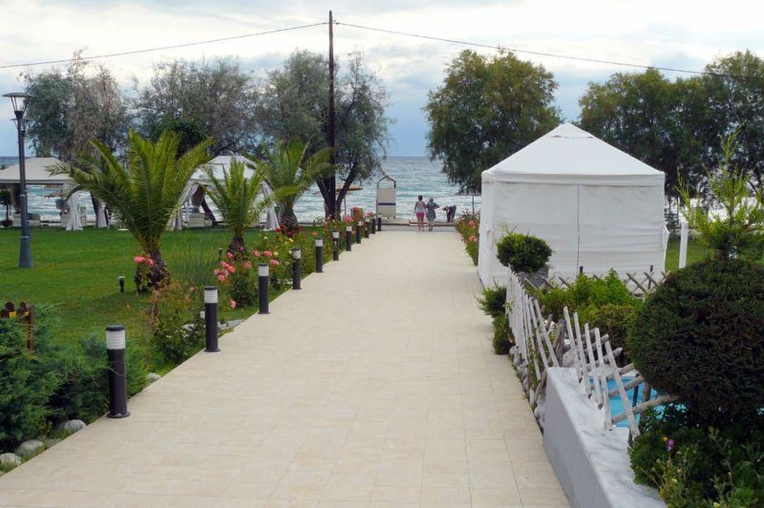 Alejka na plażę alltoura Club Hotel Poseidon Palace