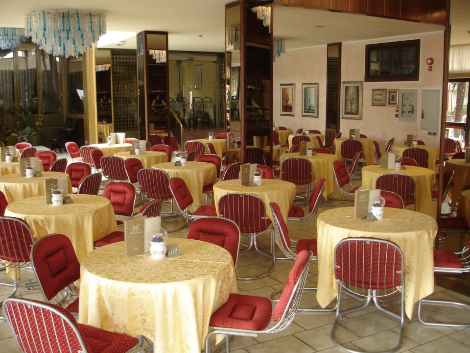 Raum vor Bar Hotel Caravel