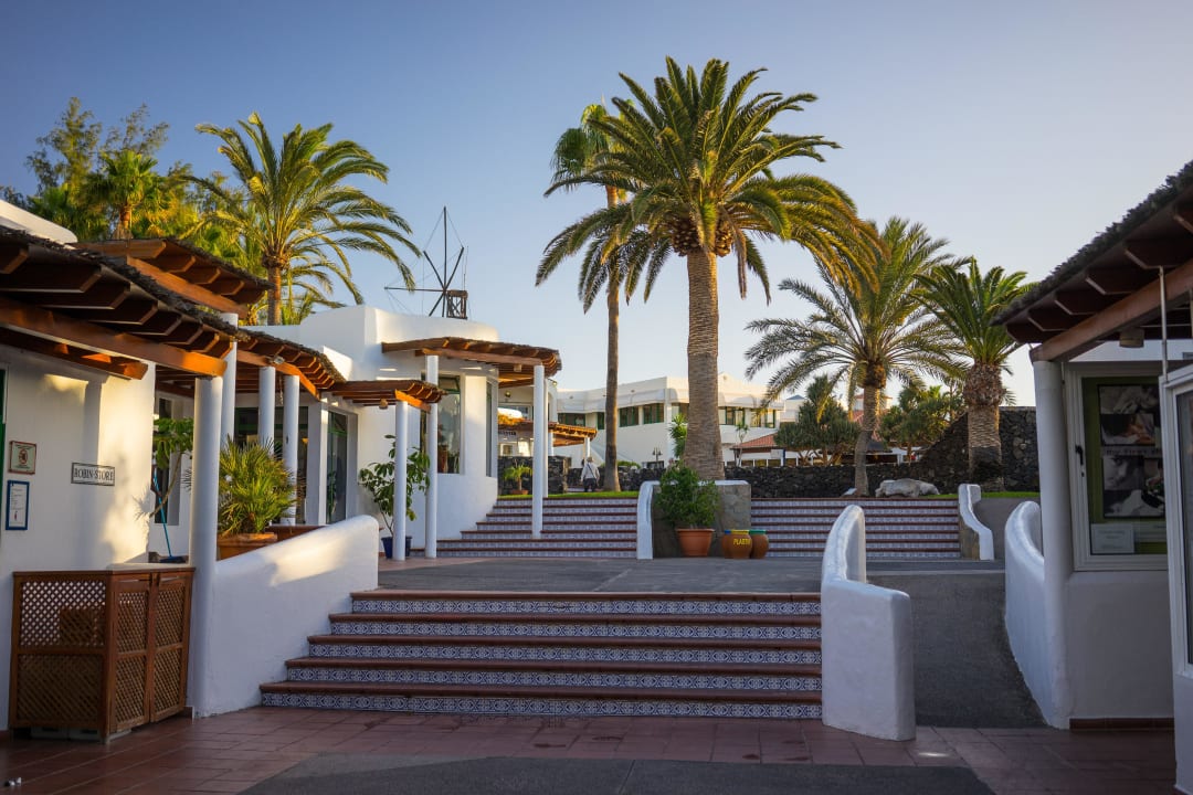 Weg von den Appartements zu Bar, Restaurant etc. ROBINSON ESQUINZO PLAYA