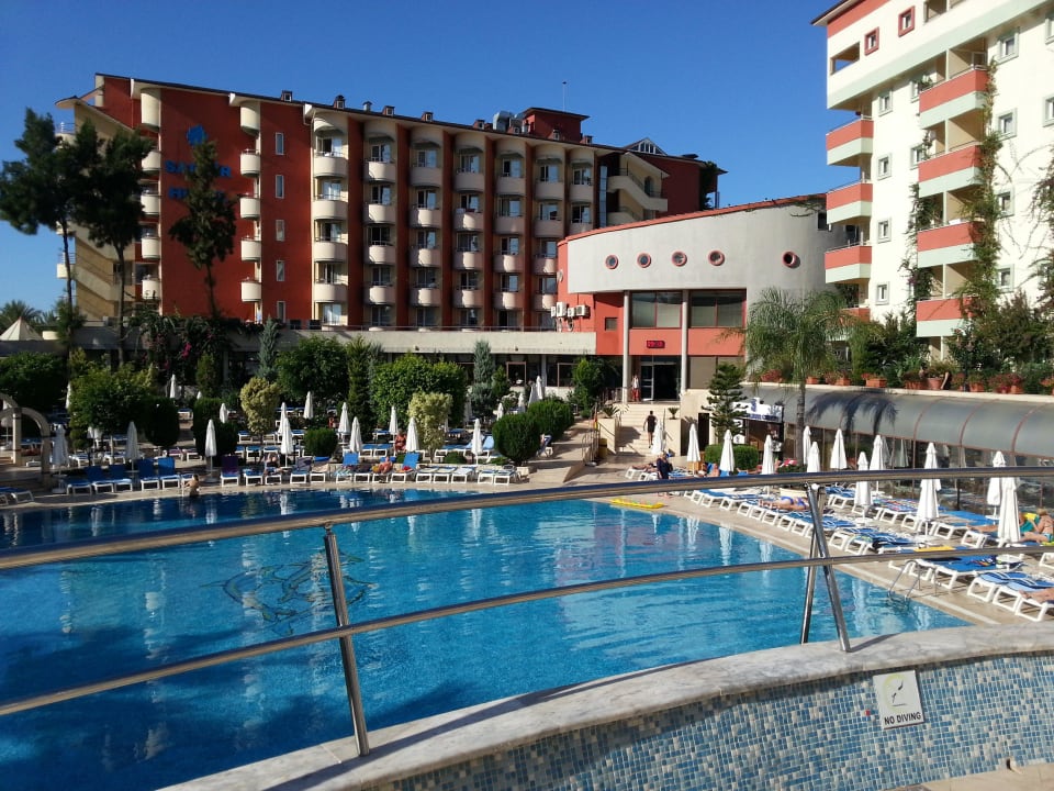 Hotelinnenseite vom pool Saphir Hotel & Villas