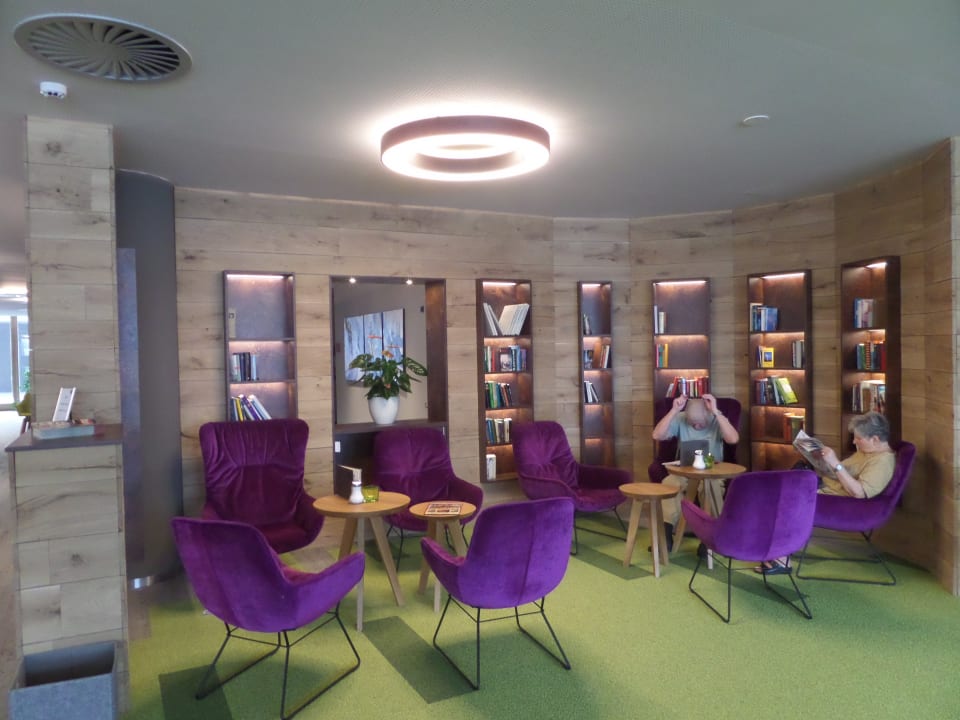 Neue Bücherecke in der Lobby  Vivea Hotel Bad Schönau - Zur Quelle