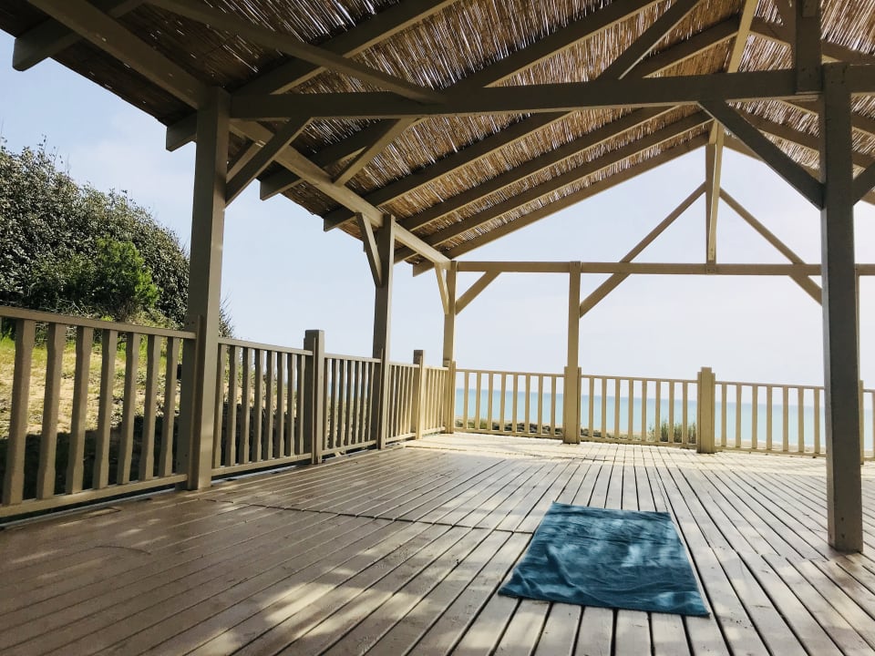 Chillout-Hügel mit Dream-Yoga-Wellbeing-Deck ROBINSON NOBILIS