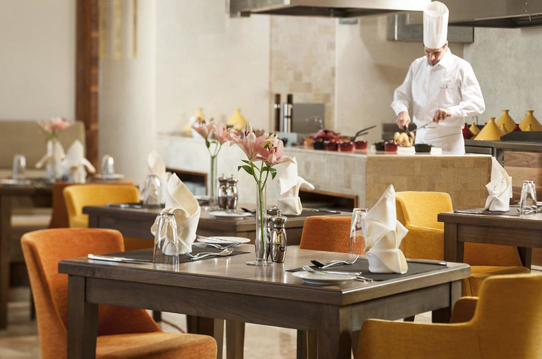 Bayty - All day dining Restaurant Carlton Downtown Hotel