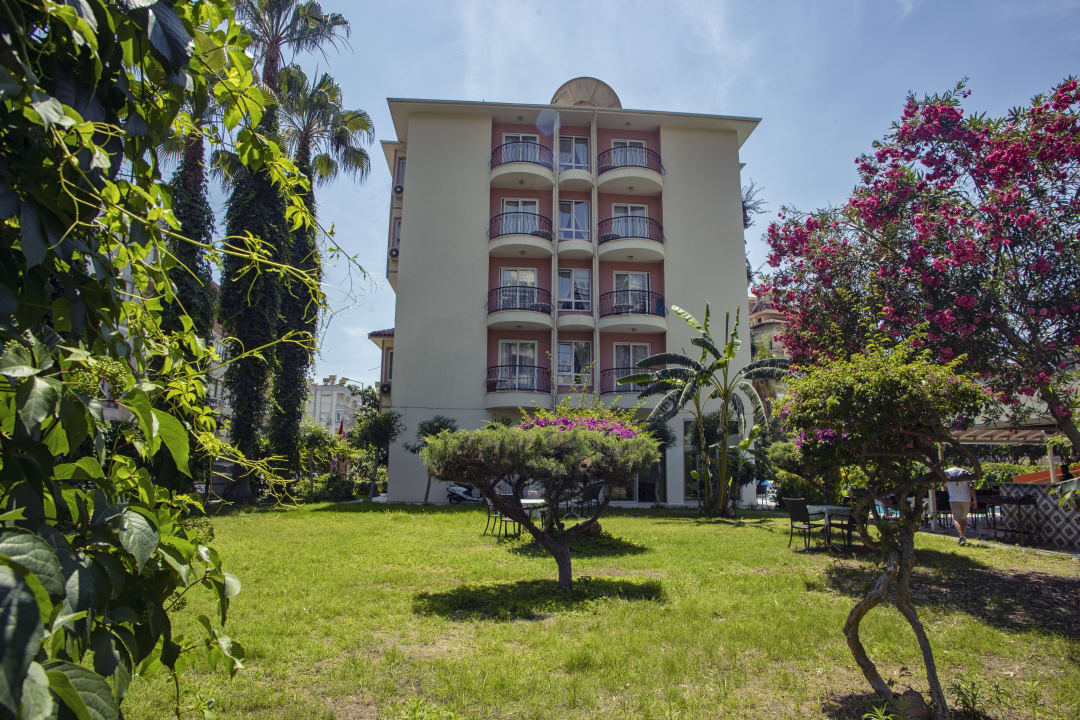 Gartenanlage The S Apt & Suites Hotel