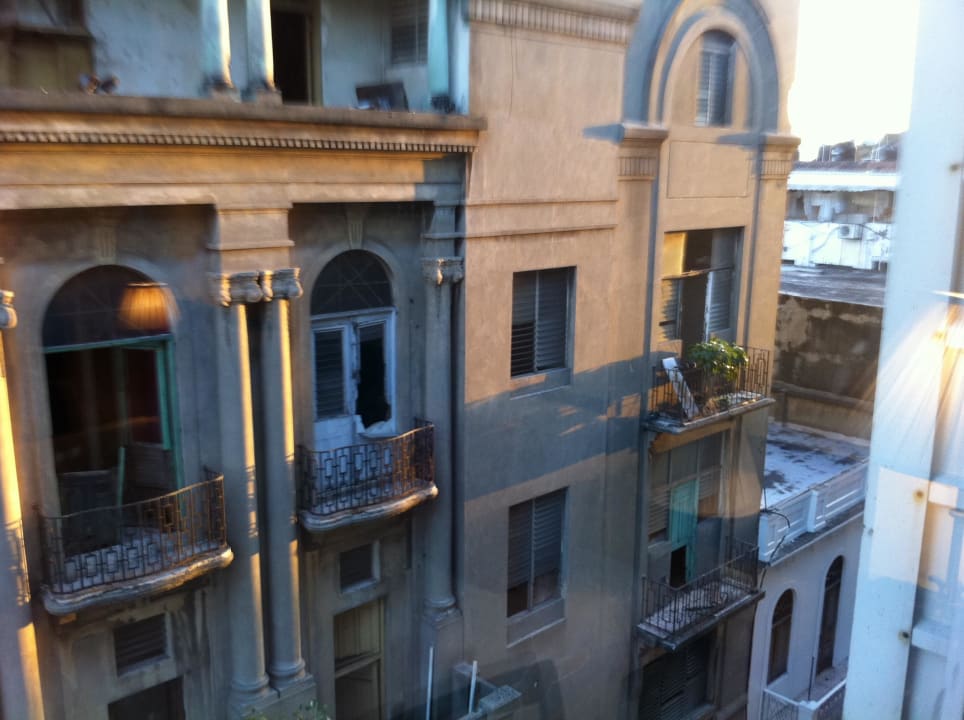 Zimmer-Ausblick nach rechts - am Abend Novus Plaza Hodelpa