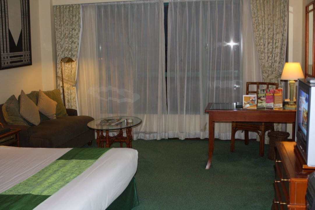 großes Zimmer Melia Purosani Yogyakarta