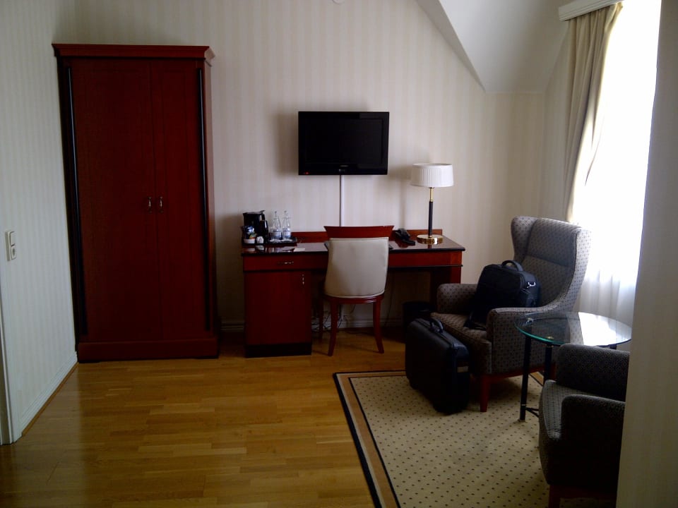 Fernseher und Schrank Elite Stadshotellet