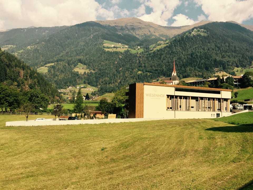 Blick auf neuen Anbau Hotel Wiesenhof Garden Resort