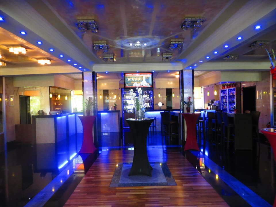 Rezeption und Bar im Eingangsbereich Sympathie-Hotel Fürstenhof