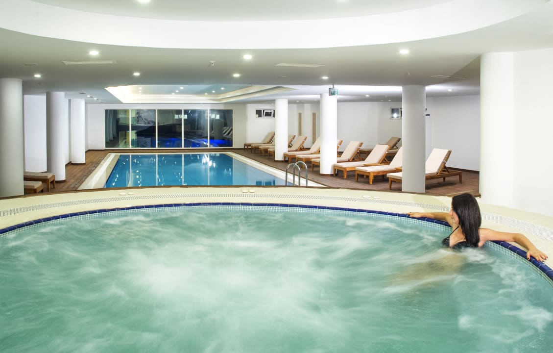 Indoor Pool with Jacuzzi Garcia Resort & Spa