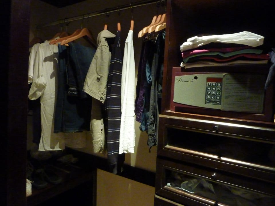 Ankleideraum - leider etwas klein geraten Premier Le Reve Hotel & Spa